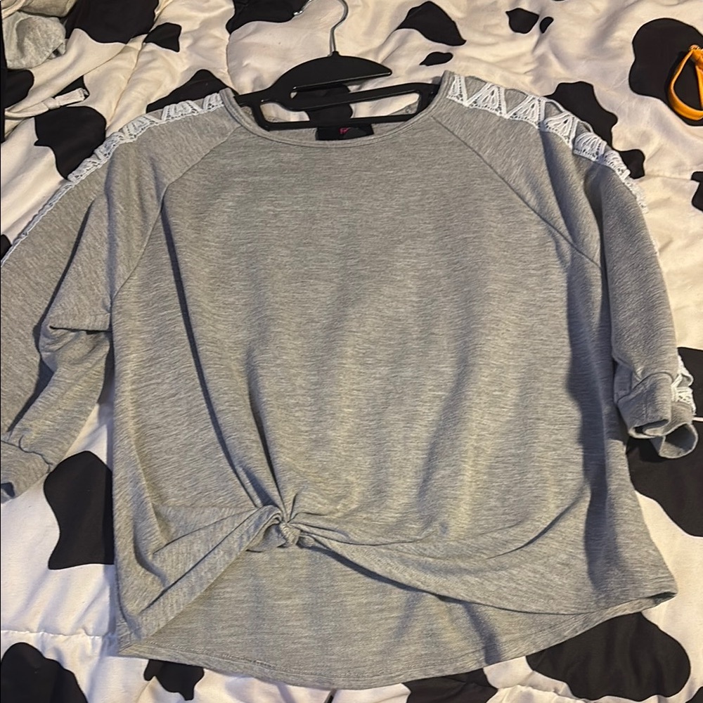 Iz Byer Gray 3/4 Sleeve Tie Front Sweatshirt